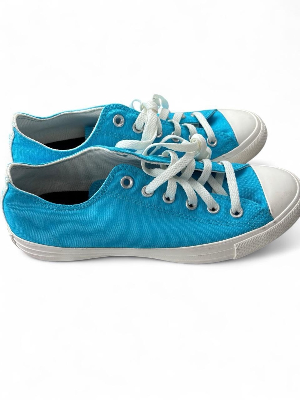 Converse Low-Top Sneakers in Bright Turquoise and White